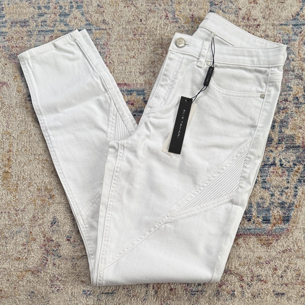 🏝️Elie Tahari white Azella jeans with pintuck design. Size 29. NWT.